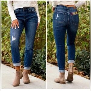 NWT Judy Blue Jeans Womens 13/31 Floral Embroidered High Rise Boyfriend Fit